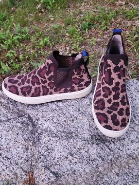 Rothy's Wildcat Leopard Print Slip-On Chelsea Boots (size 6.5)